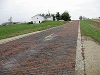 USA - Auburn IL - 1930s Brick Route 66 2 (10 Apr 2009)